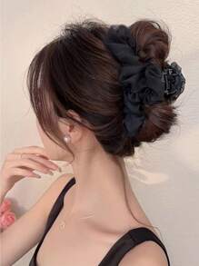 1pc Minimalist Elegant Organza Scrunchie Hair Claw Clip, Suitable For Everyday Wear (Affordable Price. Regular Material. Due To Craftsmanship, Some Clips May Have Adhesive Residue Which Can Be Removed Manually) Elegant Hair Accessories
