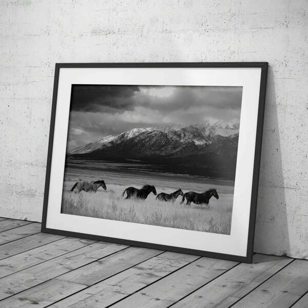 1pc Black And White Western Wall Art Picture Running Desert Horse Photography Prints Canvas Paintings Vintage Horse Posters Southwestern Decor For Living Room,Bedroom Or Dorm Room Decor Gift For Her Unframed Or Framed