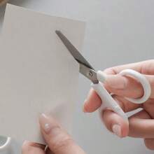 1 件迷你剪刀（带盖），圆头剪刀，简约白色不锈钢剪刀，剪纸剪刀，多用途工艺剪刀，办公和儿童剪刀，握感舒适，适用于办公室、家庭、学校和返校