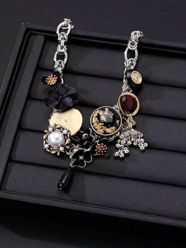Vintage Floral Series Niche Luxurious High-End Chain Necklace Suitable For Women's Daily Wear, Y2K Sweet Floral Heart Button Necklace, Retro High-End Choker, Sexy Design Collarbone Chain