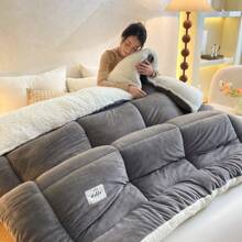 1pc Skin-Friendly Milk Velvet Quilt, Machine Washable, Soft & Comfortable, Suitable For All Seasons