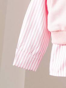 2 件套女婴刺绣心形无袖上衣和条纹长袖衬衫搭配喇叭裤，休闲学院风