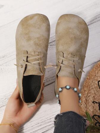 Chaussures plates polyvalentes et confortables pour femmes, de couleur unie, à lacets et à bout rond. Convient pour le port en extérieur au printemps et à l'automne