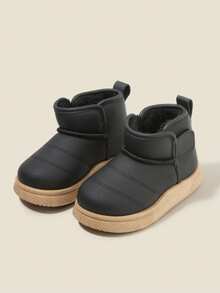 Schwarze Ankle Boots für Jungen und Mädchen im Alter von 3 bis 12 Jahren im Jahr 2025, komplett umhüllt mit Kunstleder-Obermaterial, wärmeisolierender Plüschfutter, rutschfest und abriebfest, Slip-On Ankle Boots, flach und cool im Grundstil, Kinder Winterstiefel, essentiell für Schule, Winterausflüge und Weihnachtsoutfits!