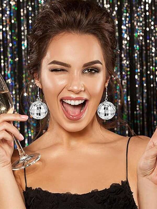 1 paire de boucles d'oreilles pendantes disco vintage des années 70, couleur argent, boules disco brillantes. Boucles d'oreilles pendantes rondes rétro pour femmes, bijoux mode cool. Cadeau pour anniversaire, Saint-Valentin