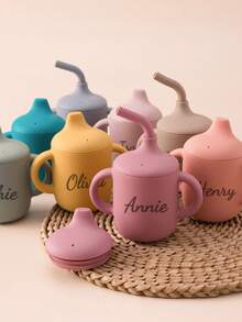 1 Chiếc Cốc Uống Nước Bằng Silicone Cá Nhân Hóa Có Nắp Đôi Cho Bé, Bình Nước Trẻ Em, Đồ Dùng Ăn Uống Cho Bé, Quà Tặng Tiệc Sinh Nhật Cho Bé, Trang Trí Gia Đình, Quà Tặng Đêm Đông, Quà Tặng Mùa Hè, Ý Tưởng Quà Tặng Mùa Đông, Quà Cho Bé Trai Bé Gái, Quà Tặng Ngày Valentine, Trang Trí, Chữ Cái Tinh Tế, Phong Cách, Thời Trang Cho Bé, Mềm Mại, Nhiều Màu Sắc, Dễ Thương Kawaii Đáng Yêu Độc Đáo, Quà Tặng Cá Nhân Hóa, Quà Sinh Nhật, Quà Giáng Sinh, Túi Du Lịch - Nhiều màu - Xem 4