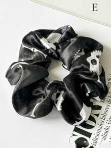 1pc Halloween Hair Scrunchies, Pumpkin Skull Design Hair Tie, Spooky Theme Hair Accessories, Scrunchies Hair, Hair Tie ,Hair Accessories, Ponytail Holders, Hair Elastics, Hair Rubber Bands ,Halloween Costumes Holiday Essential