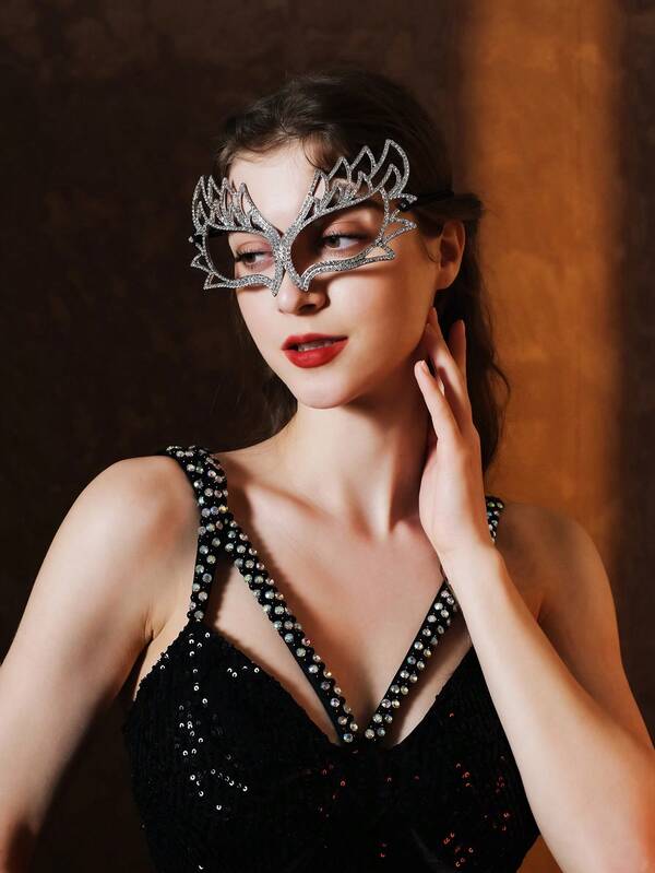 1pc Exaggerated Fashion Face Mask, Hollow Metal Cat Eye Rhinestone Half Face Mask, Costume Party Accessory