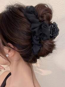 1pc Minimalist Elegant Organza Scrunchie Hair Claw Clip, Suitable For Everyday Wear (Affordable Price. Regular Material. Due To Craftsmanship, Some Clips May Have Adhesive Residue Which Can Be Removed Manually) Elegant Hair Accessories
