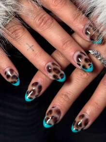 24 件短椭圆形豹纹指甲设计蓝色法式亚克力按压指甲短杏仁完美贴合假指甲套装，包括：1 件果冻胶和 1 件指甲锉，易于佩戴的法式尖头按压指甲艺术，适合女性和女孩日常生活狂欢派对使用指甲用品指甲 - 彩色 - 查看 8