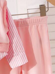 2 件套女婴刺绣心形无袖上衣和条纹长袖衬衫搭配喇叭裤，休闲学院风