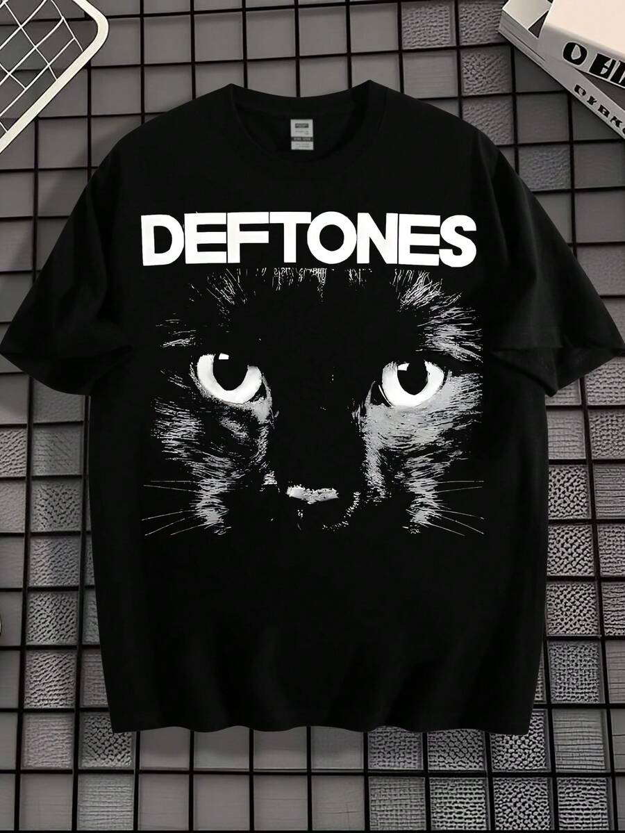 Camiseta de hombre, estilo moderno, letras 'DEFTONES' y gráfico de gato negro, diseño único, 180 g 100% algodón, corte holgado, mangas cortas. - Negro - Ver 1