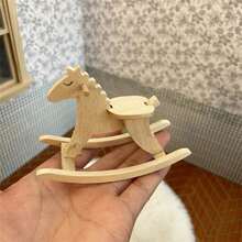 Mini caballo mecedor de madera para decoración, bonito accesorio para casa de muñecas para sesiones de fotos en miniatura. - amarillo claro - Ver 4