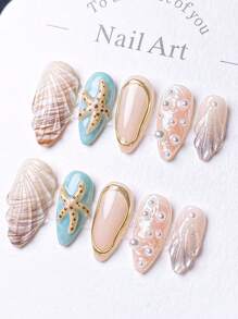 体验清新海洋美甲 | 10 件手工按压式指甲 | 杏仁形指甲，饰有贝壳和海星细节 | 附赠指甲套装（锉刀 + 果冻胶）| 适合女性海滩度假和夏季外出 | 美甲用品