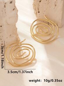 一对不对称空心几何耳钉