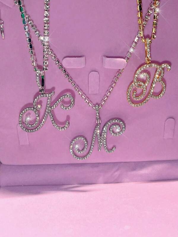 Bracelet de cheville avec pendentif initial A-Z, style artistique hip-hop classique - Chaîne réglable avec fermoir homard (jusqu'à 25 cm) | Bijou mignon et porte-bonheur pour femmes, idéal pour la plage, les vacances, les mariages et le port quotidien | Cadeau parfait pour les fêtes/anniversaires