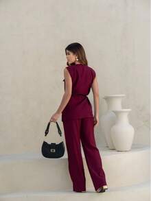 Conjunto alfaiataria premium  Colete com bolsos frontais  Fechamento por botões, acompanha cinto e forrado. Calça com fechamento por zíper e botão - Vinho - Visão 4