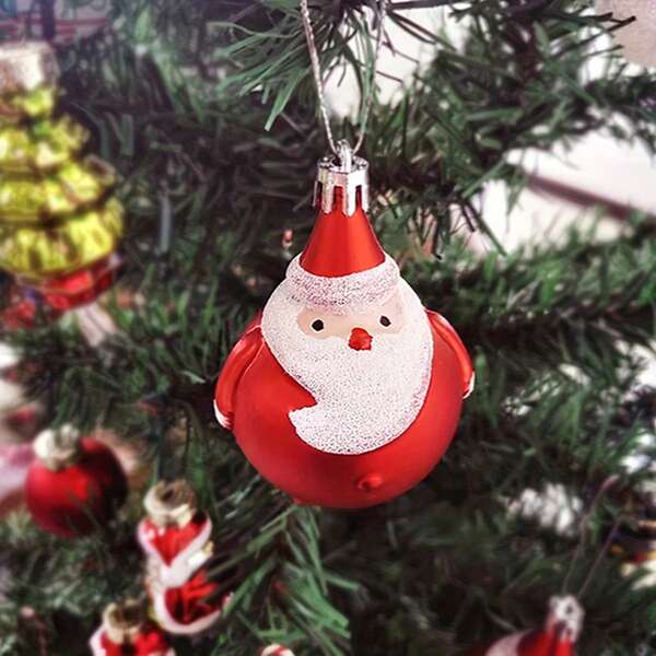 2pcs Christmas Funny Hanging Decor, Santa Claus Plastic Hanging Ornaments, Christmas Tree Decorations, Scene Decor, Atmosphere Decor, Christmas Party Decorations