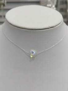 1 件方晶锆石镶嵌蛋形莫桑石银项链