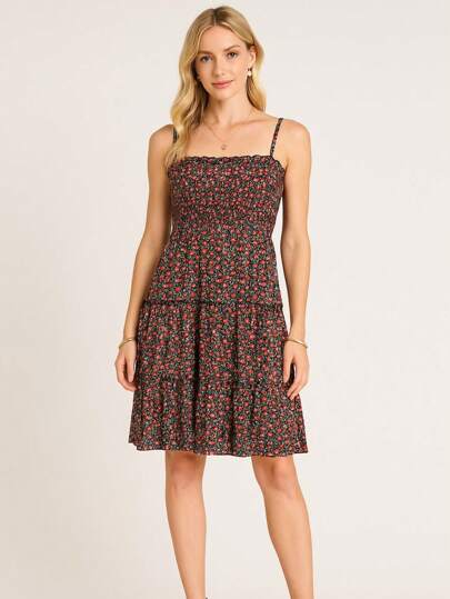 Vestido corto floral con tirantes delgados y escote recto, Luce fresca y femenina, estampado floral en tonos rojos sobre fondo oscuro le da un toque romántico y versátil, perfecto para usar en salidas casuales, citas o vacaciones,fresco calor día noche playa jardín comida primavera verano calle diario cumpleaños outfit lo mas vendido.