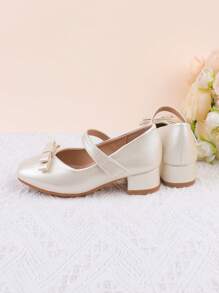 女童时尚白色和香槟色蝴蝶结装饰优雅高跟正装鞋，适合正式礼服、演奏会、芭蕾舞、婚礼、派对，适合幼儿、小女孩和大女孩