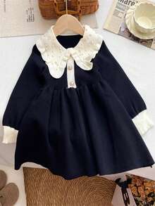 1 szt. Modna sukienka dla małej dziewczynki z długim rękawem i falbaną na kołnierzyku w kolorze czarnym, z ćwiekami i falbanką, sweterkowa sukienka dla małych dziewczynek