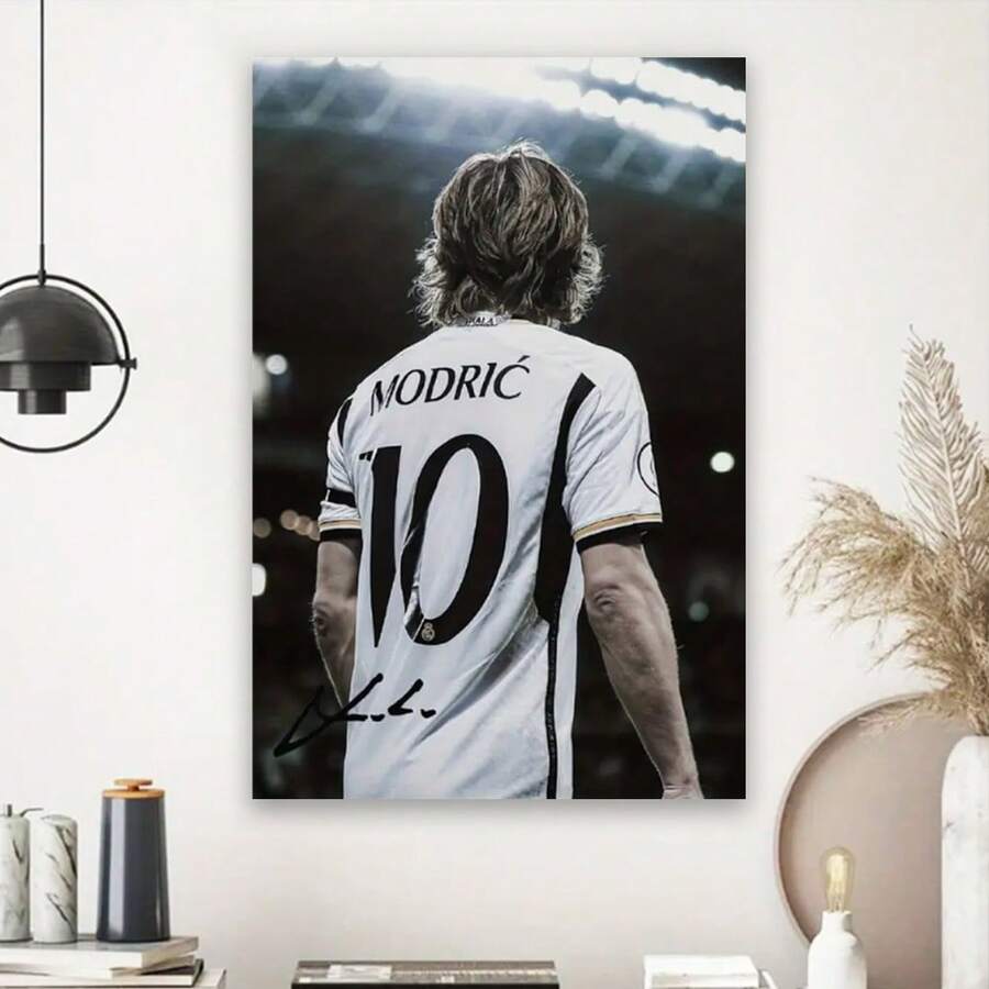 Framed 1pc Star Art Deco Canvas Wall Art - Luka Modric Football Player Poster, White & Black Theme, Perfect For Bedroom Or Living Room Decor, No Electricity Needed, Bedroom Wall Art | Dynamic Athlete Artwork | Sleek White Jersey, Canvas Wall Decor - 框架 - 查看 1