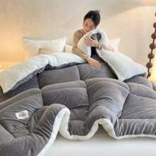 1pc Skin-Friendly Milk Velvet Quilt, Machine Washable, Soft & Comfortable, Suitable For All Seasons