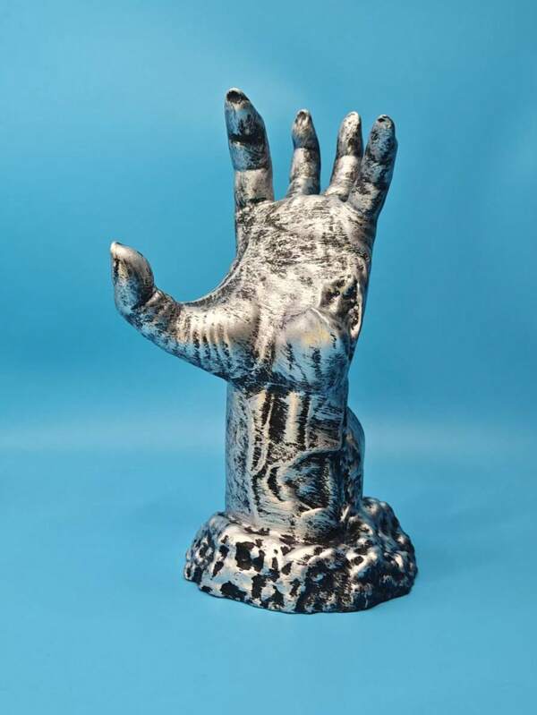 Mano de esqueleto de calavera realista de Halloween, brazos de mano humana para decoración de fiesta, hogar, jardín, césped, casa embrujada, accesorios de terror. Decoraciones de escritorio de resina de mano de dios loco, mano de diablo calavera para Halloween y Pascua