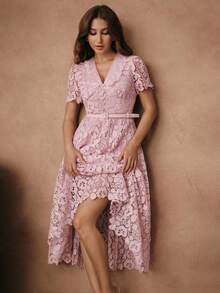 Savoree 女式 V 领束腰优雅修身中长连衣裙，带水溶性蕾丝 - 查看 1