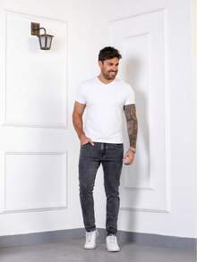 Calça Jeans Masculina Clement com Elastano  Todos  Verão    Ajuste Regular    Bolso  Zíper  Cordão - Cinza pedra - Visão 1