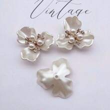 10pcs/20pcs/30pcs/40pcs/50pcs Faux Pearl & Rhinestone Decor, Clover Flower Design, Clothing, Hat, Dress DIY Decorative Buttons - White - View 5