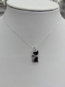 1 件方晶锆石镶嵌蛋形莫桑石银项链