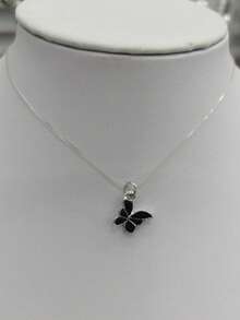 1 件方晶锆石镶嵌蛋形莫桑石银项链