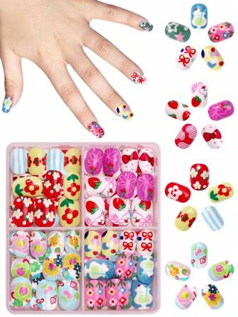 96 件/套儿童按压式指甲丙烯酸假指甲预粘全覆盖闪光可爱花朵、草莓、儿童、菠萝和其他元素短款儿童粘贴式假指甲套装适合儿童小女孩 - 可爱的春夏花园主题