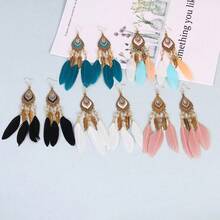 1 par de pendientes bohemios con borlas de plumas y cuentas, pendientes en forma de gota de agua adecuados para que las mujeres los usen en vacaciones