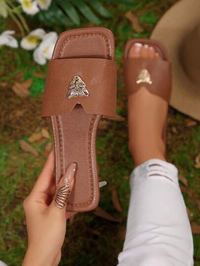 女士棕色方头平底凉鞋，金属豹纹镂空纹理材质系带一脚蹬户外沙滩鞋，优雅休闲百搭夏季平底拖鞋