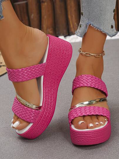 Sandalias de moda, zapatillas de exterior con suela blanda y antideslizante para mujeres de mediana edad, modelo nuevo para el verano 2025