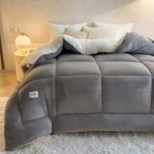 1pc Skin-Friendly Milk Velvet Quilt, Machine Washable, Soft & Comfortable, Suitable For All Seasons