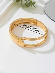 1 chiếc vòng tay kiểu dáng tối giản, thiết kế hình học bất đối xứng hai đường kẻ, mang đến vẻ thanh lịch, phù hợp cho phụ nữ đeo hàng ngày. - Vòng tay dây đôi - Xem 8