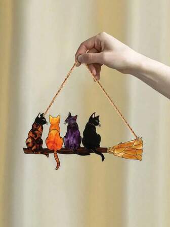 1 Stück Halloween Katzen-förmiger Acryl-Anhänger mit Besen-Design - bunte Innen-/Außen-Hängedekoration für Garten, Zuhause oder als Geschenk, 2D flache Kunst, Außendekoration Zimmer Dekoration Schlafzimmer Dekoration Heimdekoration Wanddekoration, Halloween Dekoration, verspielte Katze mit Besen Sonnenfänger - bunte hängende Verzierung für Gartenfenster Wanddekoration, ohne Installation benötigt