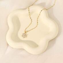 1pc Women's Fashionable Gold Necklace, Korean Version Titanium Steel Lip Chain, Pink Cherry Blossom Necklace, Mori Style Snowflake Collarbone Chain Jewelry