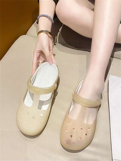 Women's Jelly Closed Toe Sandals Mary Jane Slippers Non-Slip Thick Soft Bottom Beach Slippers