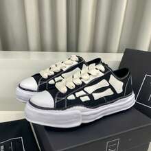 2025 MMY X 知名设计师联名款经典防滑耐穿轻便低帮滑板鞋，校园恋人黑白配色 - 黑與白 - 查看 3