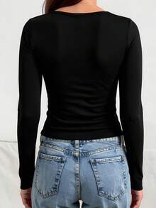 一件基础款休闲舒适圆领纯色长袖T恤，修身黑色打底衫，适合春、秋、冬季穿着。 - 黑色 - 查看 4