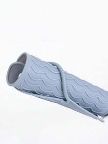 1pc Silicone Hair Curler Mat, Heat Resistant Pad, Anti-Scald Insulation Mat For Hair Styling Tools, Multi-Functional Portable Makeup Tool, Suitable For Blow Drying And Curling To Prevent Desk Damage, Hair Tools, Hair Products And Accessories For Barber Salon Beauty Back To School, Travel Holiday Essentials, Slick Back Brush, Hair Dryer, Hair Spray, Curly Hair Products, Hair Cutting Scissors, Christmas, Barbershop, Hairdressing, Hair Dryer, Curly Hair Brush, Hairdressing Equipment, Hairstyle, Hairdressing, Barbershop, Hairdressing Equipment - Multicolor - View 6