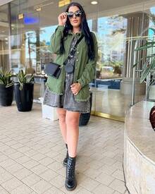 Vetinee Women's Oversized Button Up Frayed Hem Shacket Long Sleeve Pockets Denim Jean Jacket - 榆樹綠 - 查看 4