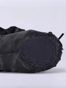 Sanrio 一双新款儿童Kuromi舞蹈鞋，鞋底柔软，防滑，适合练习。女童Kuromi芭蕾舞鞋，时尚舒适。单一款式女童表演鞋，适合室内舞蹈表演和聚会。 - 黑色 - 查看 4