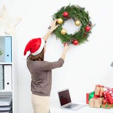 40pcs Artificial Pine Branches, Christmas Faux Cedar Stems, Faux Cedar Branches, Fake Christmas Greenery Pine Picks For Wreath Craft DIY Home Kitchen Decorations