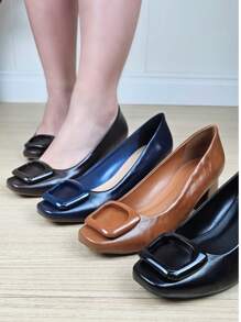 Scarpin Feminino - Bico Quadrado com Enfeite - Salto Bloco 5cm - Preto, Caramelo, Marrom e Azul Marinho - Clássico e Confortável -  Casual